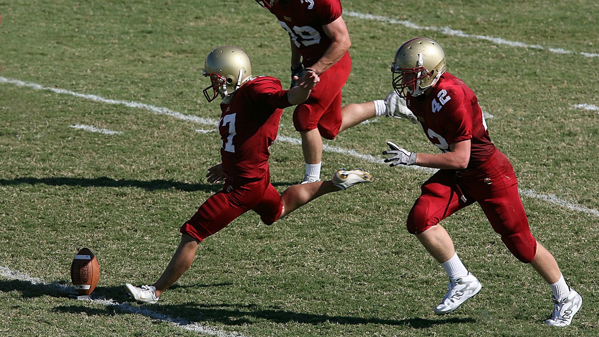 自由泳划频节奏平稳,比赛控制力佳,自由泳划水路线有3种
